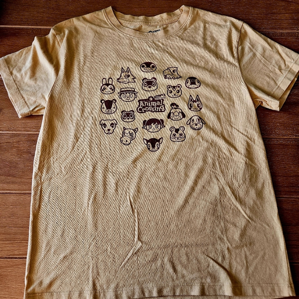 Girls New Horizons Nintendo Gold Animal Crossings T Shirt Size Medium
